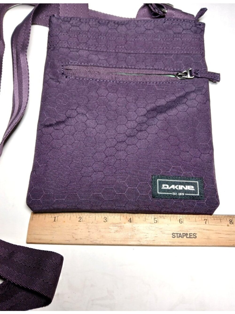 Dakine Jive Crossbody Bag Hexagonal Pattern Purple Adjustable Strap Recycled Pol - Picture 11 of 12